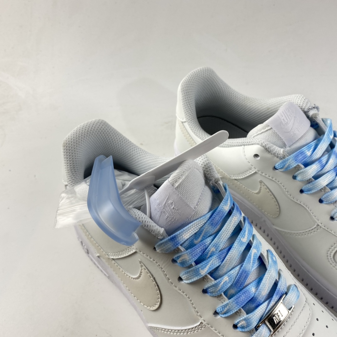P240  NIKE Air Force 1’07  “晴天蓝” ”fine day” 紫外线热感应 室内香润奶白鞋 DA8301-111