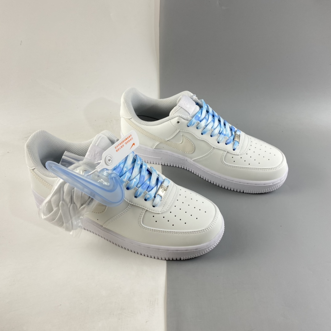 P240  NIKE Air Force 1’07  “晴天蓝” ”fine day” 紫外线热感应 室内香润奶白鞋 DA8301-111