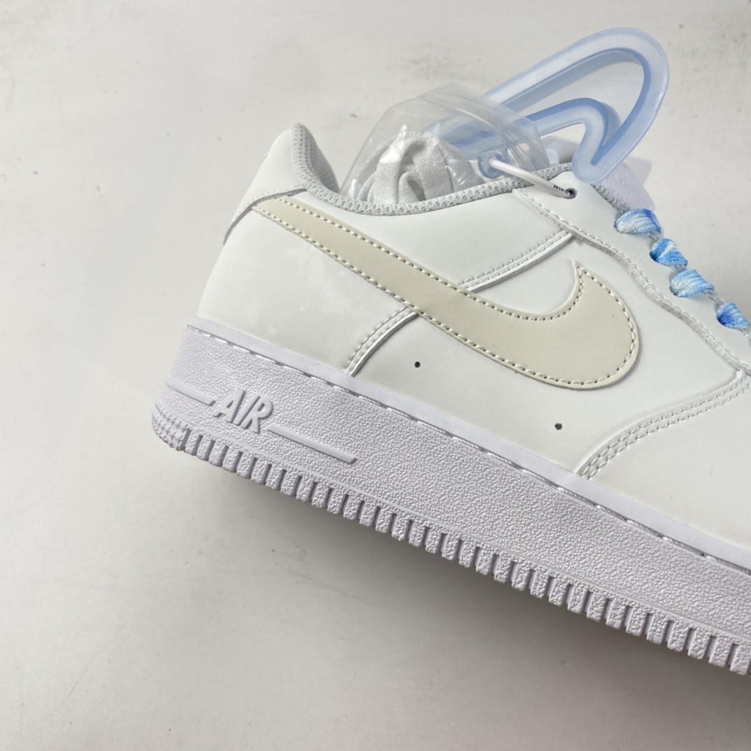 P240  NIKE Air Force 1’07  “晴天蓝” ”fine day” 紫外线热感应 室内香润奶白鞋 DA8301-111