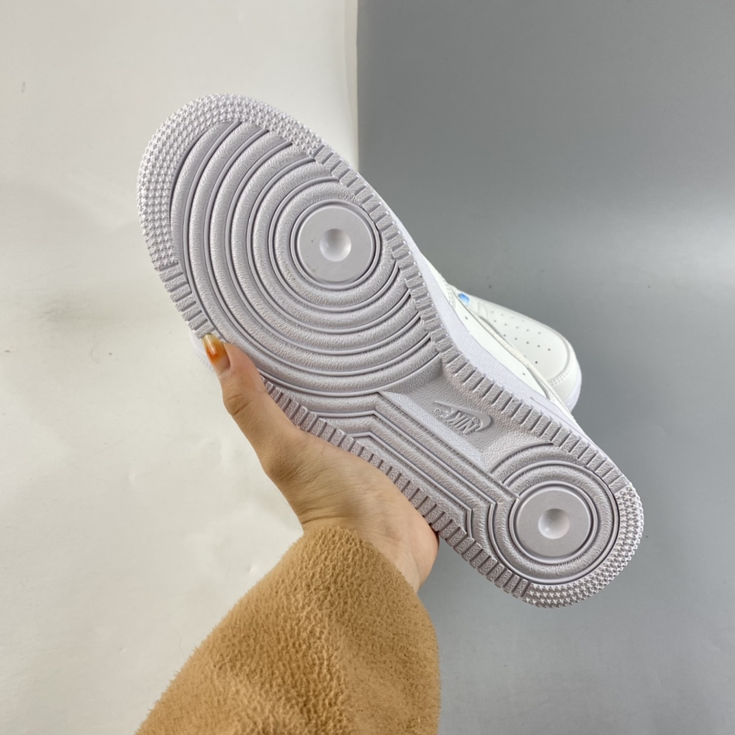 P240  NIKE Air Force 1’07  “晴天蓝” ”fine day” 紫外线热感应 室内香润奶白鞋 DA8301-111