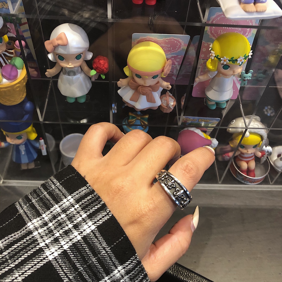Chrome Hearts 𝐂𝐡𝐫𝐨𝐦𝐞 𝐡𝐞𝐚𝐫𝐭𝐬克罗心不对称十字架戒指