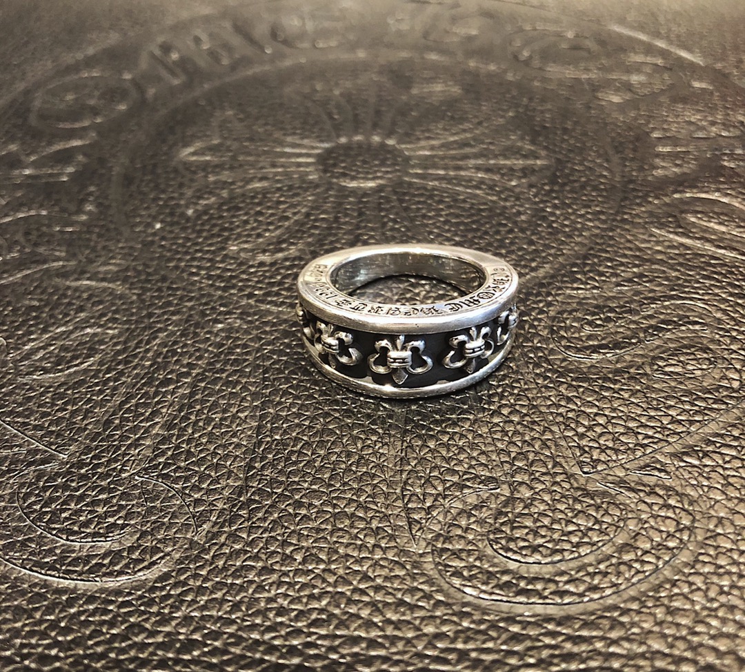 Chrome Hearts 𝐂𝐡𝐫𝐨𝐦𝐞 𝐡𝐞𝐚𝐫𝐭𝐬克罗心不对称十字架戒指