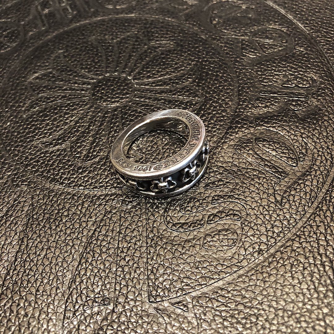 Chrome Hearts 𝐂𝐡𝐫𝐨𝐦𝐞 𝐡𝐞𝐚𝐫𝐭𝐬克罗心不对称十字架戒指
