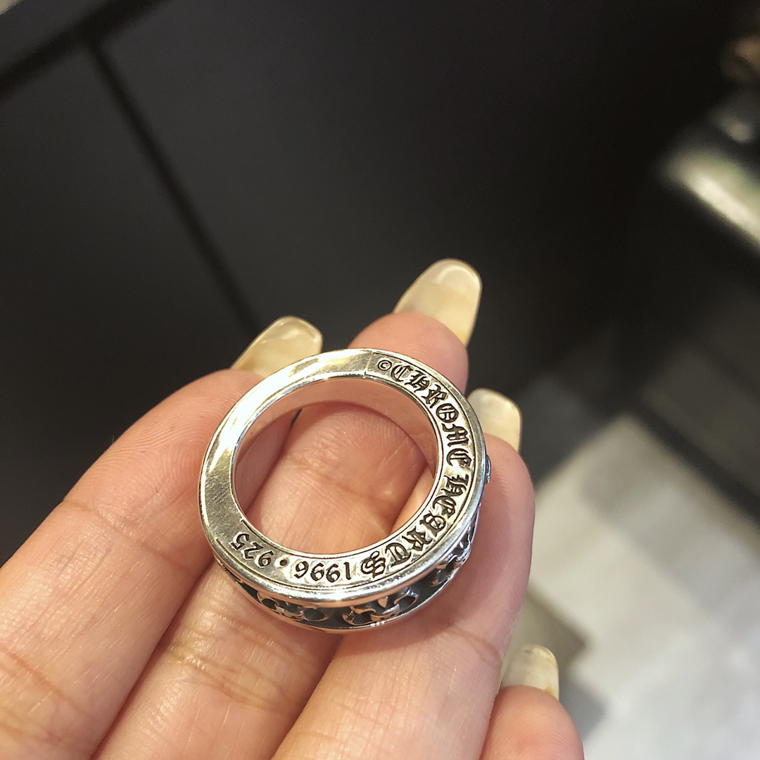 Chrome Hearts 𝐂𝐡𝐫𝐨𝐦𝐞 𝐡𝐞𝐚𝐫𝐭𝐬克罗心不对称十字架戒指