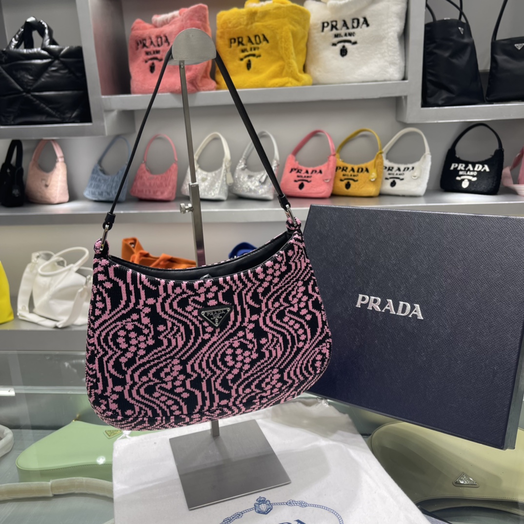 Prada 特殊布腋下包