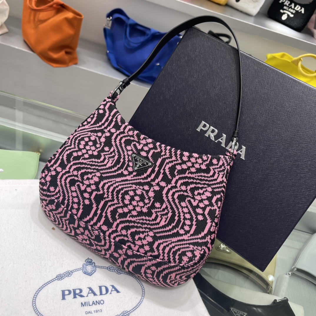 Prada 特殊布腋下包
