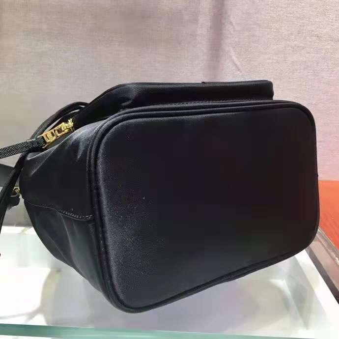 批¥700 クラシック ブラック トートバッグ ナイロン