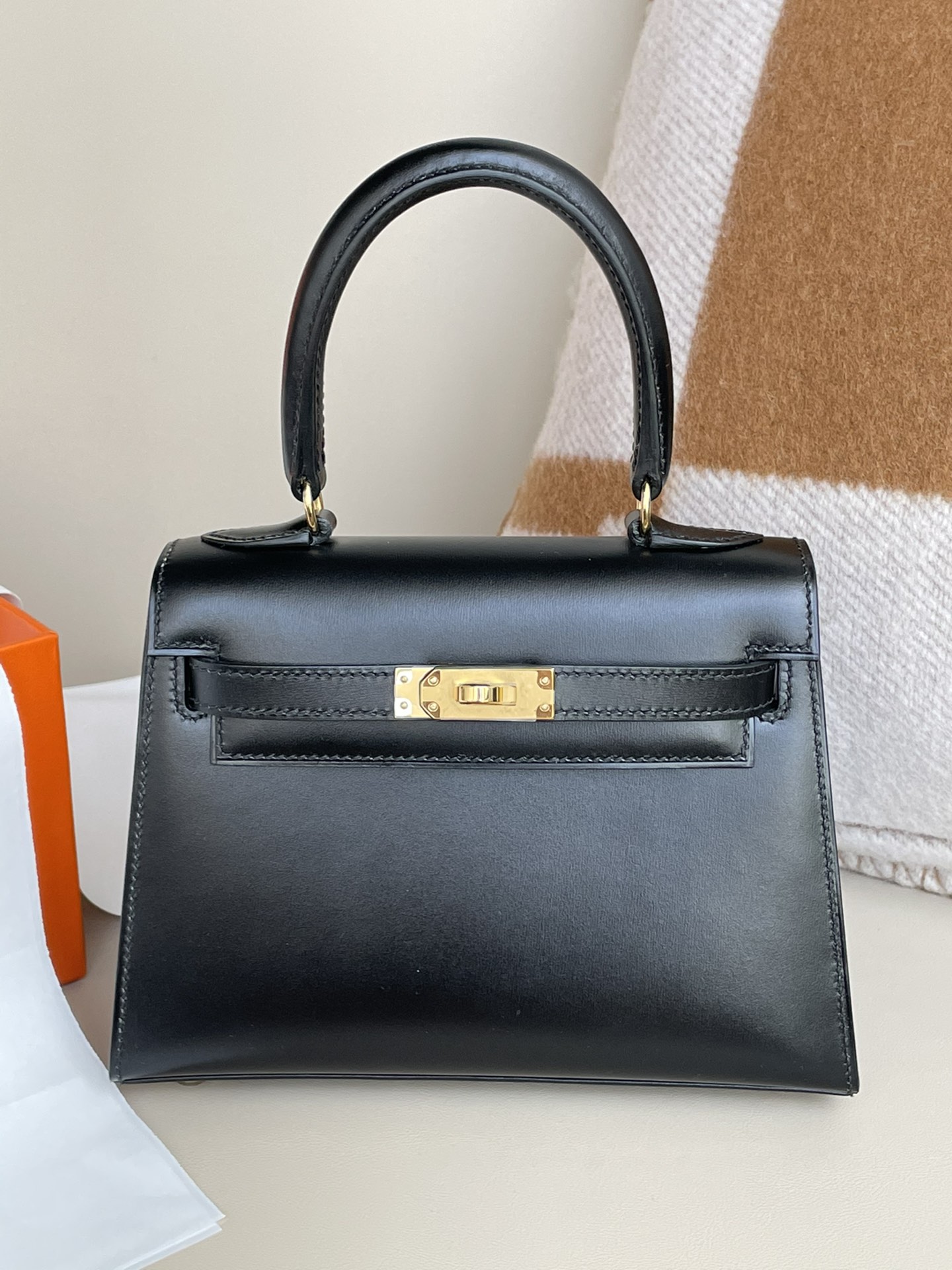 Pedido de cliente 💕 kelly20cm negro, hebilla dorada, cuero box, orejas grandes