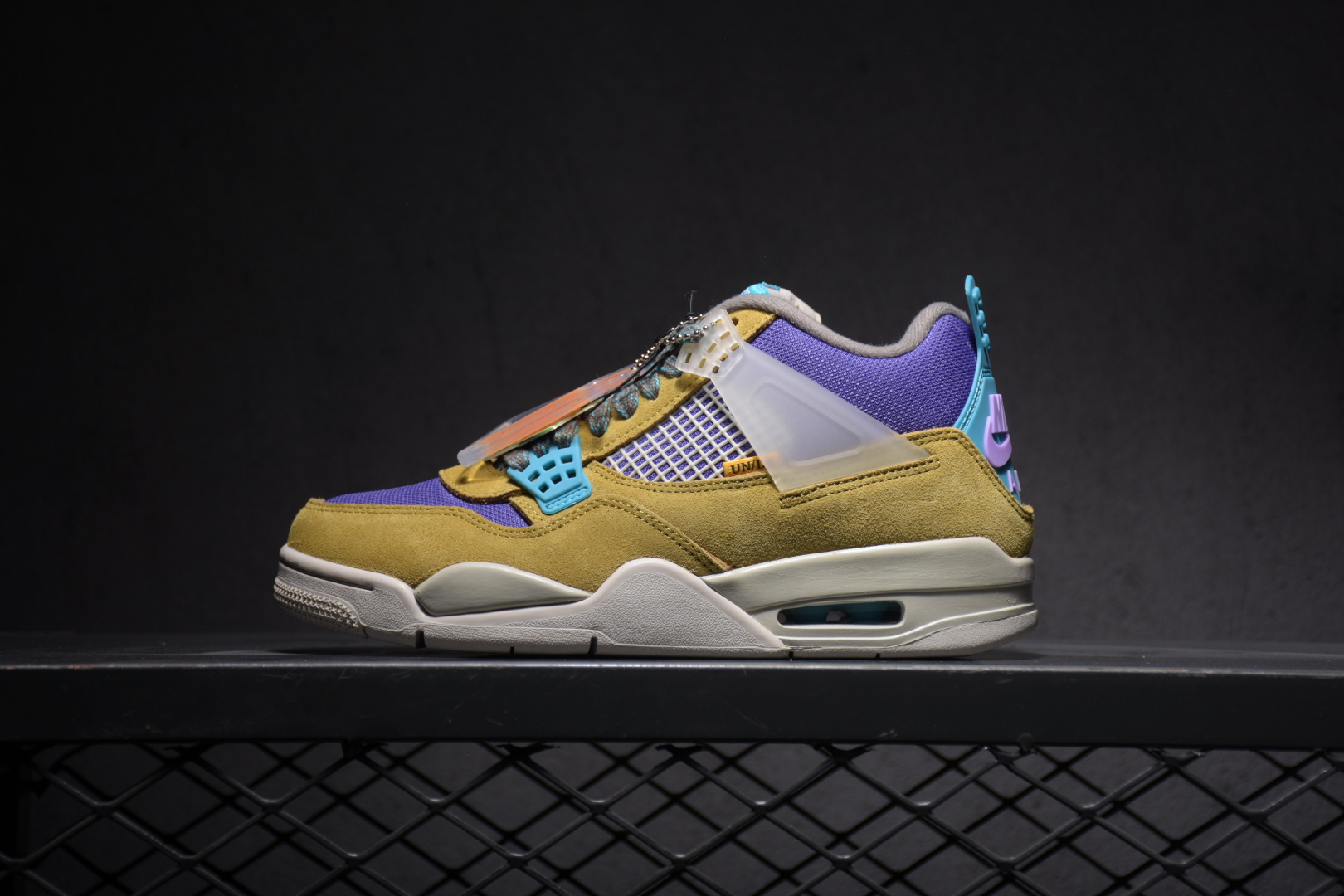 H0 （原价 I5 版本）Air Jordan AJ4 纯原版本市面最高版本‼️耗时多月高价购入原鞋新工艺新机器开发 原楦原纸板 同源开发 完美呈现乔4的版型 内侧正确双色网格 还原细节 贝利原厂皮料 正确气垫颜色 正确网格工艺 全鞋原装材料制作 原档案原模具打造 全方位与正品对比