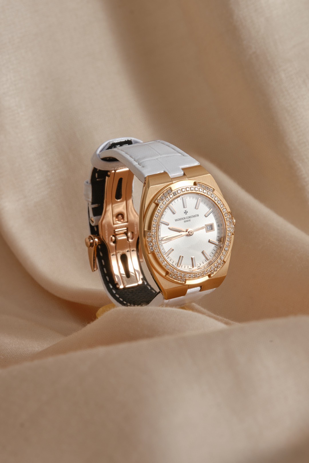 Unknown 重磅‼ 重磅 ‼ 重磅‼ 你们盼星星盼月亮终于盼来了江斯丹顿vc众横四海系列石英女士腕表