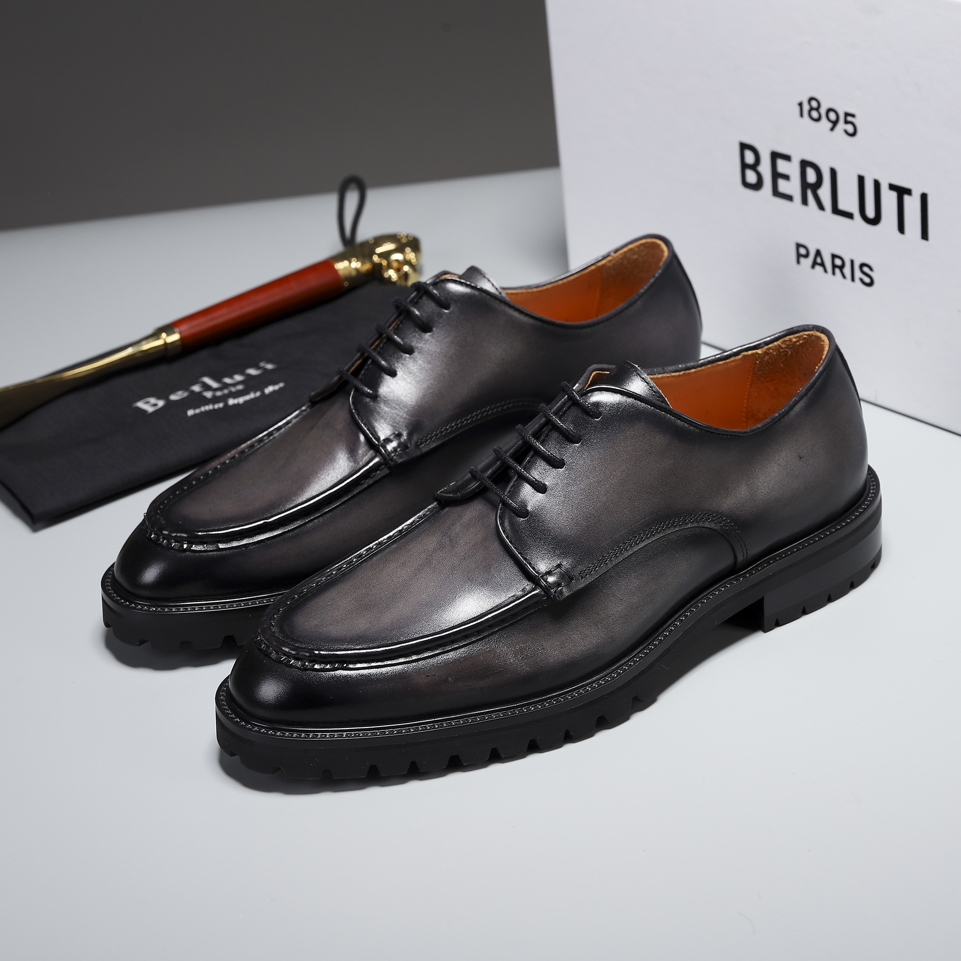Berluti/Berluti Nuevos modelos están llegando Material de cuero de vaca importado hecho a mano por f