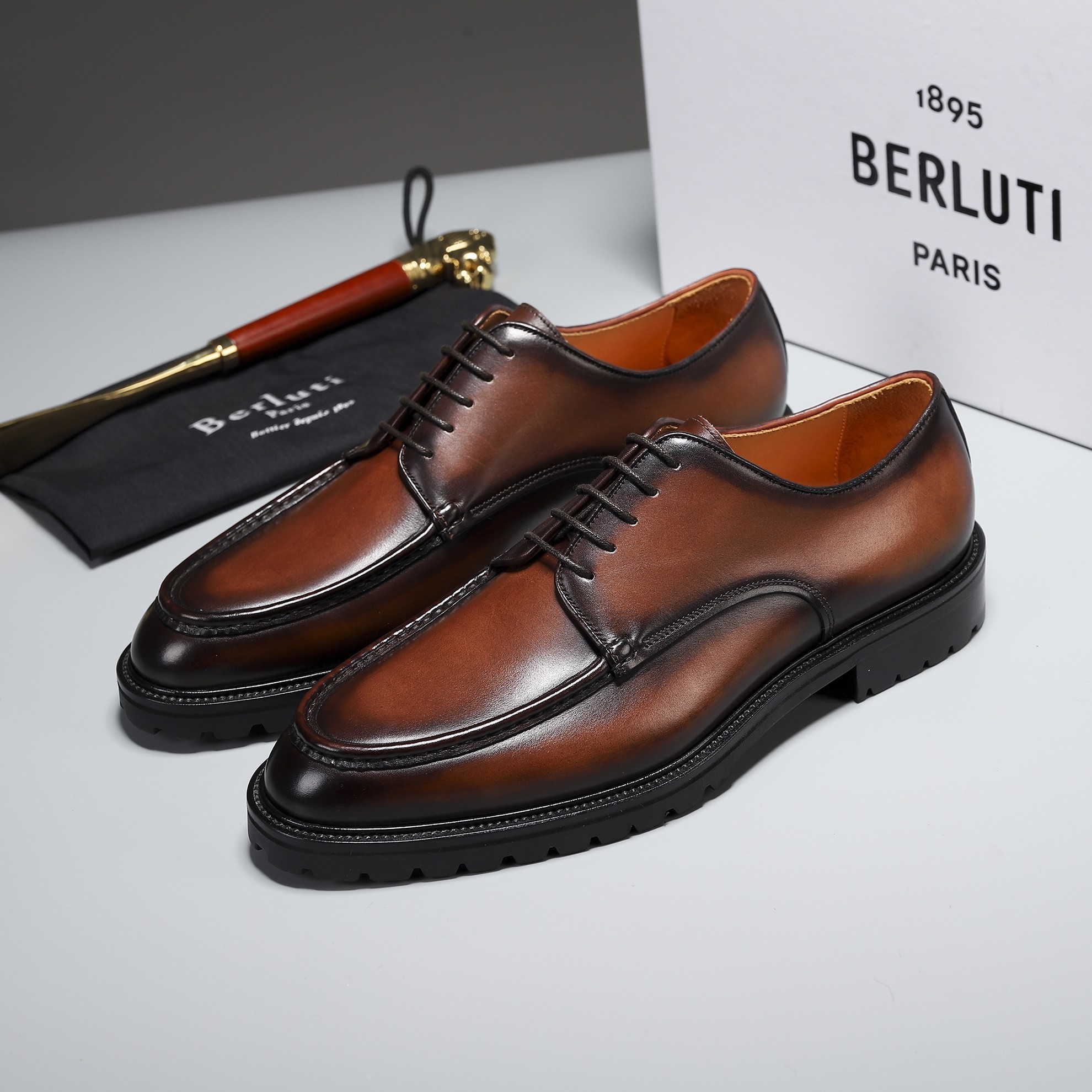 Berluti/Berluti Nuevos modelos están llegando Material de cuero de vaca importado hecho a mano por f