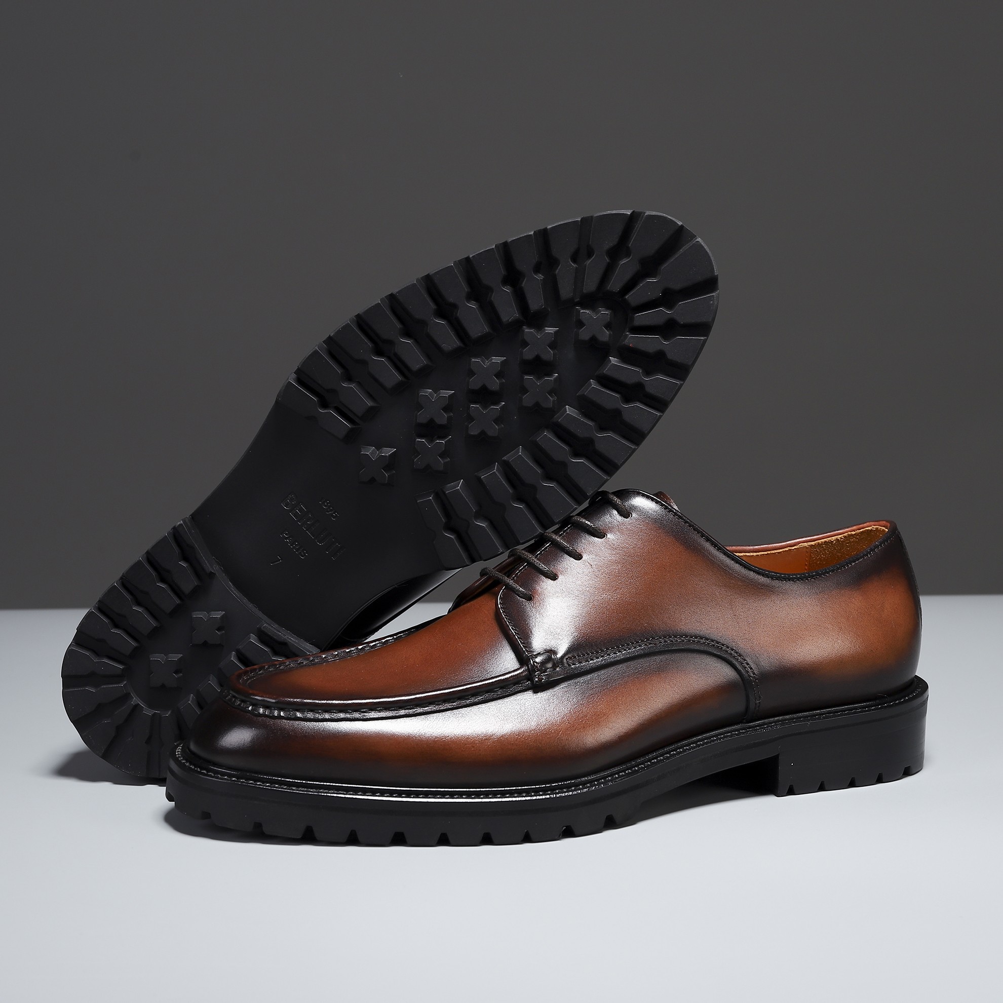 Berluti/Berluti Nuevos modelos están llegando Material de cuero de vaca importado hecho a mano por f