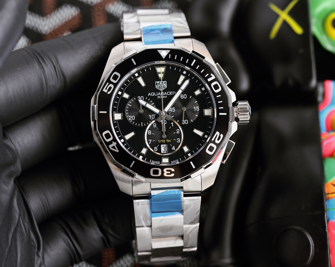 Luxury Tag Heuer Steel Watch with Quartz Movement and Sapphire Crystal, Exclusive Design.