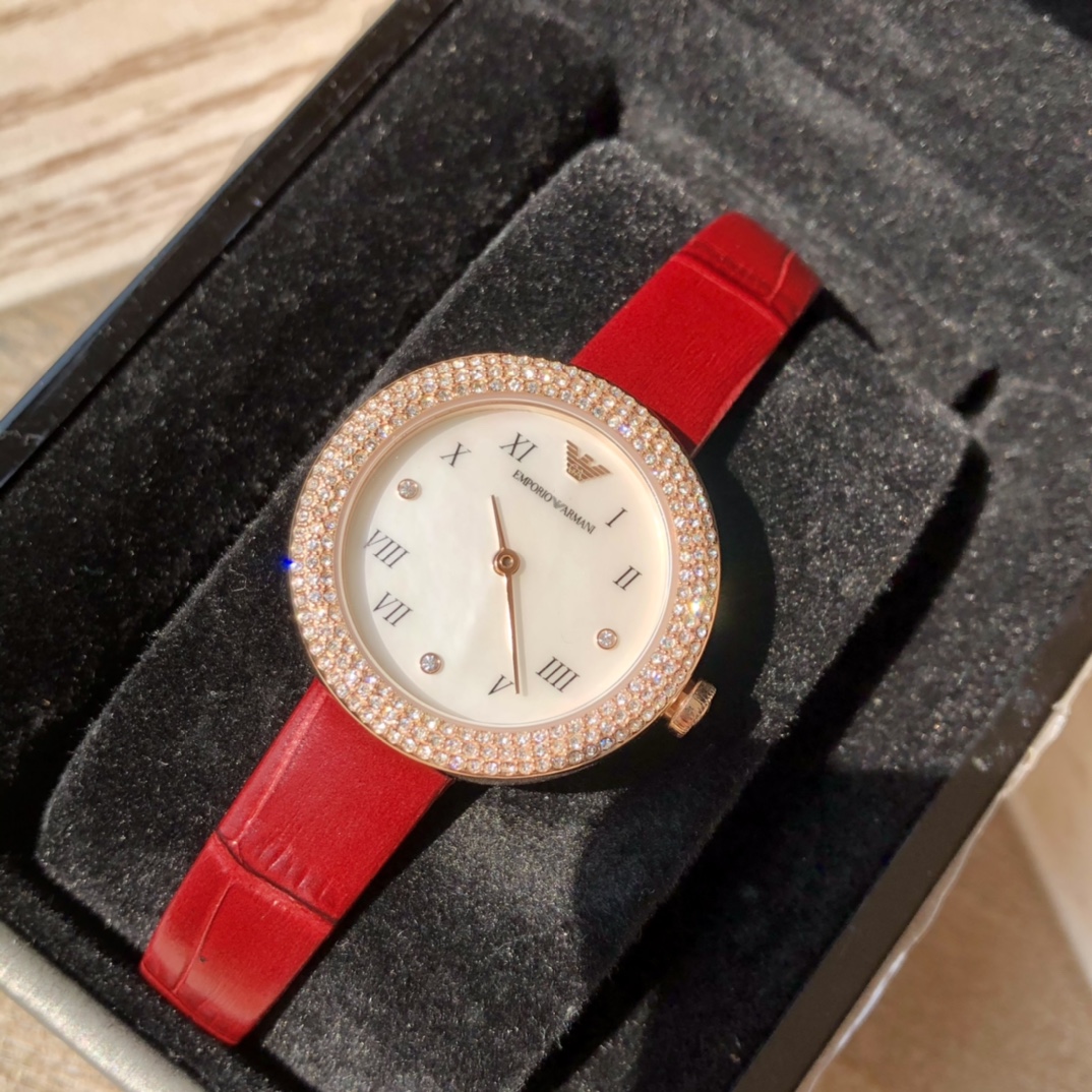 El reloj de cuarzo Armani para mujer, AR11357, tiene una esfera brillante con escamas romanas retro y un bisel adornado…