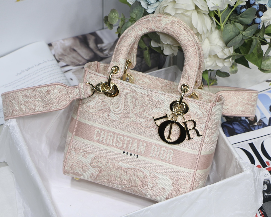 DIOR сумка Lady Dior вышивка текстиль широкая плечевая ручка