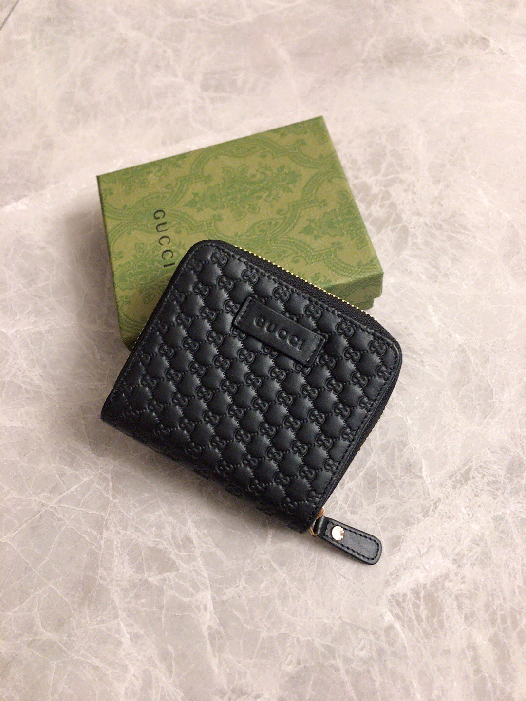 NO:671342,Gucci's latest 3-fold zipper small wallet ~ the original leather-pressed small G. No matter the materials, workmanship, logo, stamping, wiring, every detail will fully express the wonderful connotation of. It is novel, practical and generous, model number 449395, size 11 * 10 * 3cm, color black, peony red, pink, exquisite 3 colors, Gucci wallet, gucci, wallets19860909Gucci最新3折拼拉链小钱包～原版皮压小G无论用料、做、logo、钢印、走线、每一个细节都将 的精彩内涵表现得淋漓尽致款式新颖,实用大方,款号449395尺寸11 *10*3cm 颜色黑色,牡丹红,粉色,精美3色,Gucci钱包,gucci,wallets,欧美剧