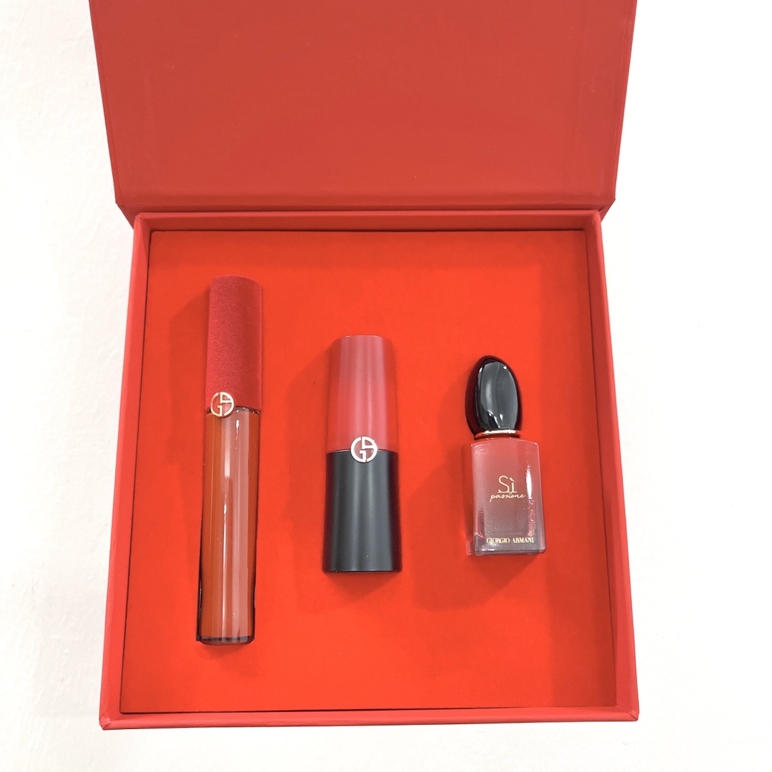 Giorgio Armani Limited Edition Beauty Set - Lipstick, Lip Gloss & Perfume 2 i1635834403 9811 1