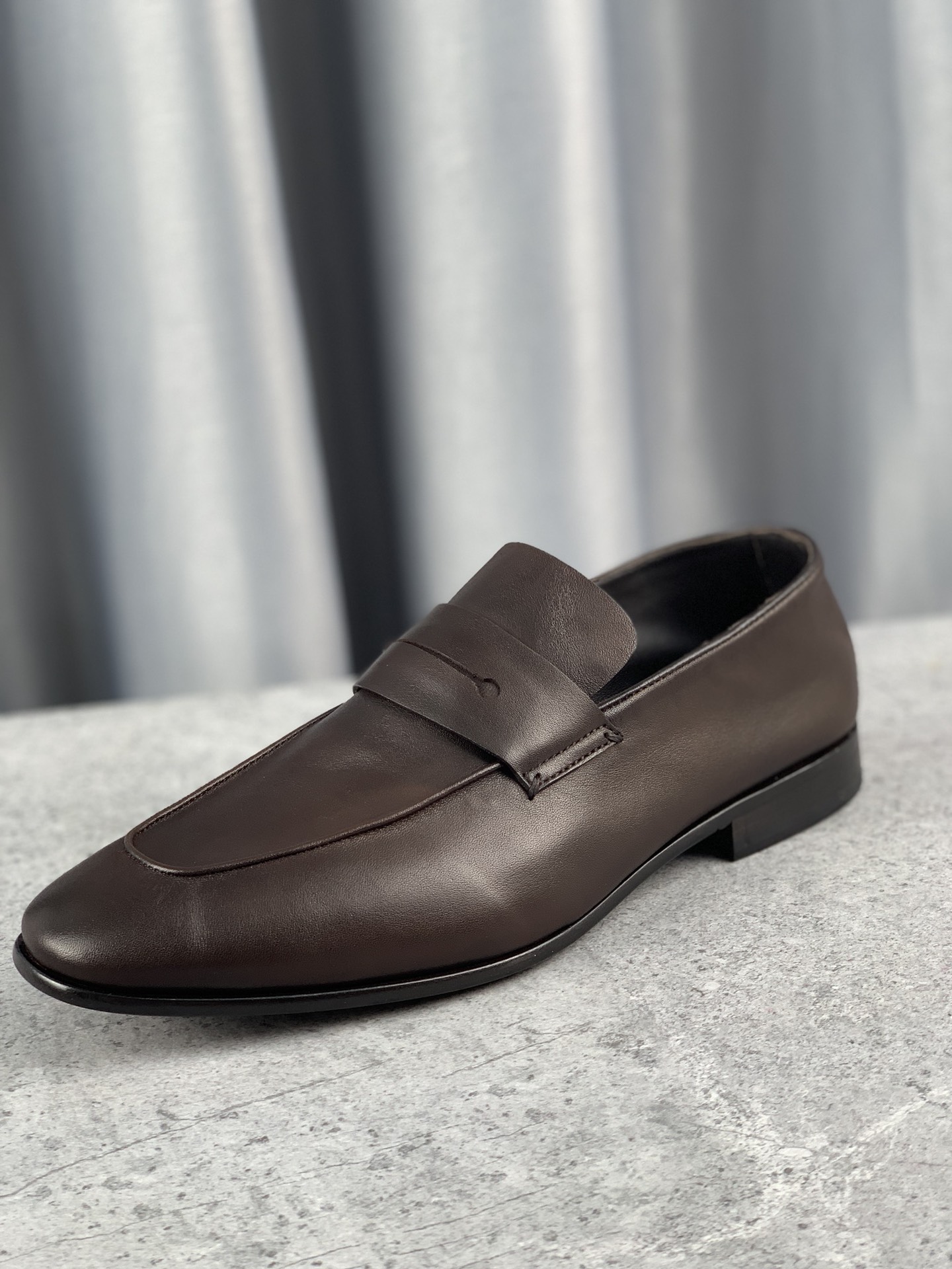 p410 Zegna New Updated Zeg-L'Asola Loafer FlatLos detalles de ojales a medida del modelo L'Asola se 