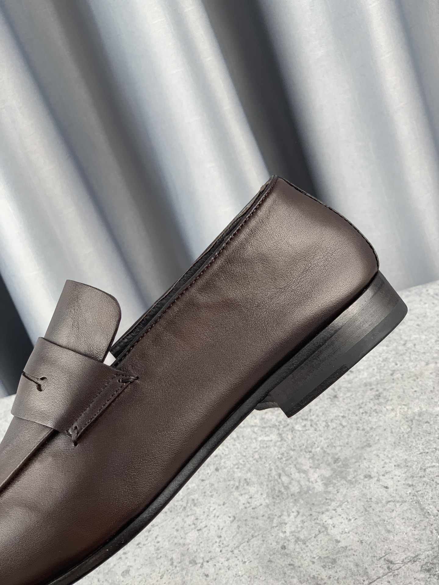 p410 Zegna New Updated Zeg-L'Asola Loafer FlatLos detalles de ojales a medida del modelo L'Asola se 