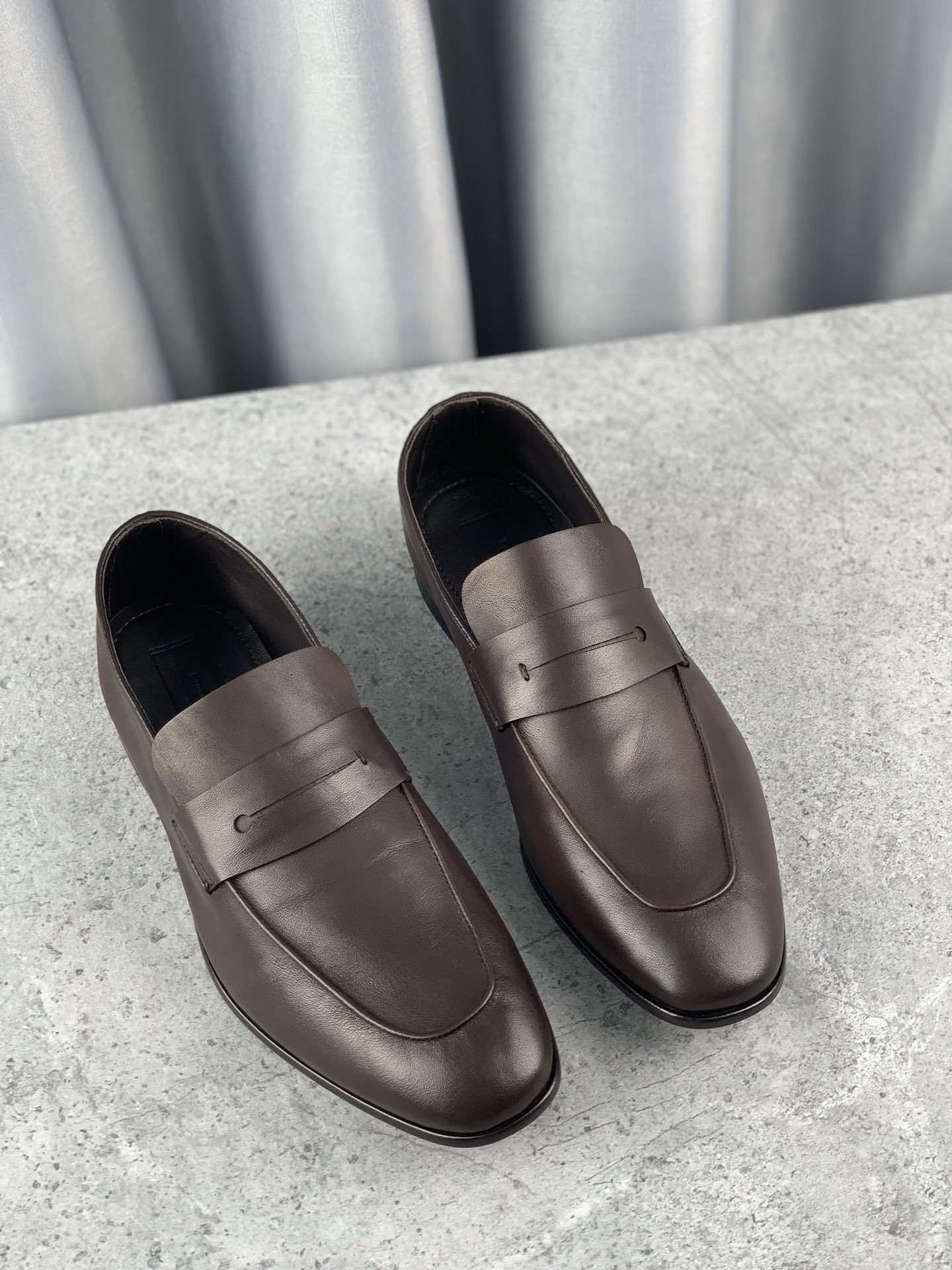 p410 Zegna New Updated Zeg-L'Asola Loafer FlatLos detalles de ojales a medida del modelo L'Asola se 