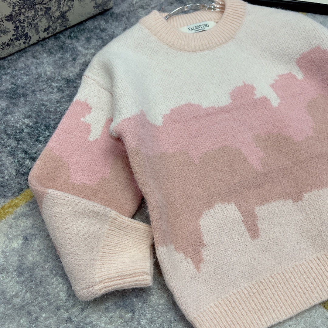 Valentino Child’s High-End Custom Knitted Sweater Collection: Classic, High-Quality, Cozy, Modern. - 图片 4