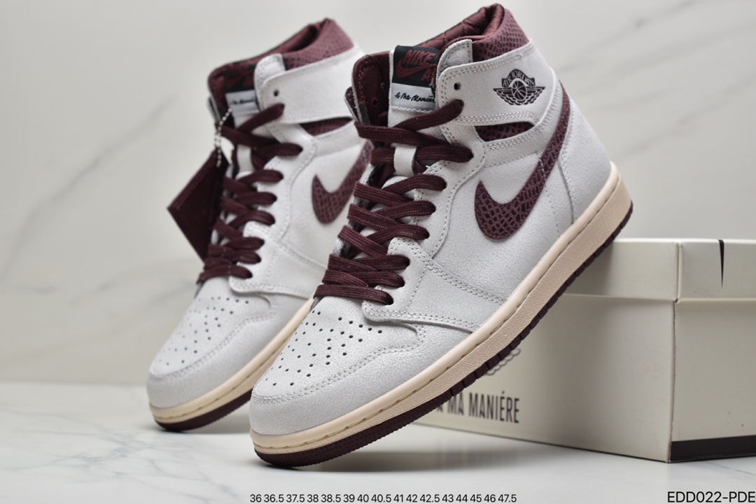 340 Maniére x Nike Air Jordan 1 Retro High OG ”White Sail/Maroon”AJ1代经典复古经典高帮百搭文化篮球鞋“帆白酒红蛇纹”DO7097-100-莆田鞋,莆田鞋货源,高仿鞋,高仿鞋货源,安福档口,莆田高仿鞋,莆田鞋批发,高仿鞋批发,莆田高仿运动鞋,高仿运动鞋,莆田运动鞋 340 Maniére x Nike Air Jordan 1 Retro High OG ”White Sail/Maroon”AJ1代经典复古经典高帮百搭文化篮球鞋“帆白酒红蛇纹”DO7097-100