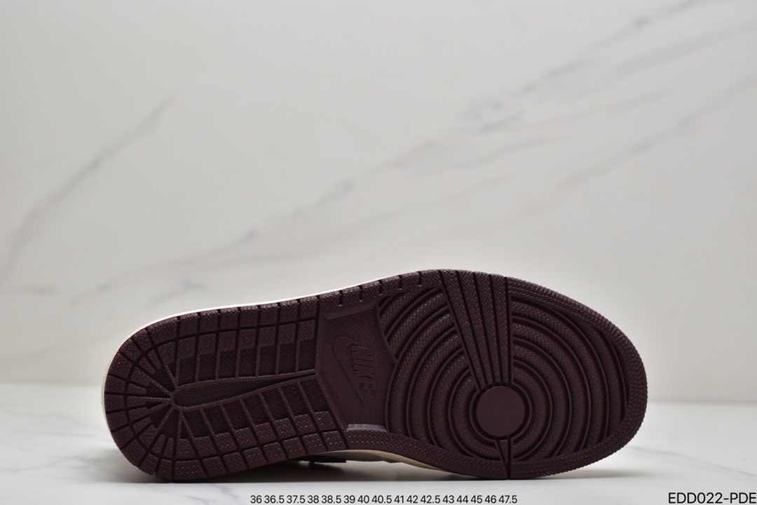 340 Maniére x Nike Air Jordan 1 Retro High OG ”White Sail/Maroon”AJ1代经典复古经典高帮百搭文化篮球鞋“帆白酒红蛇纹”DO7097-100-莆田鞋,莆田鞋货源,高仿鞋,高仿鞋货源,安福档口,莆田高仿鞋,莆田鞋批发,高仿鞋批发,莆田高仿运动鞋,高仿运动鞋,莆田运动鞋 340 Maniére x Nike Air Jordan 1 Retro High OG ”White Sail/Maroon”AJ1代经典复古经典高帮百搭文化篮球鞋“帆白酒红蛇纹”DO7097-100