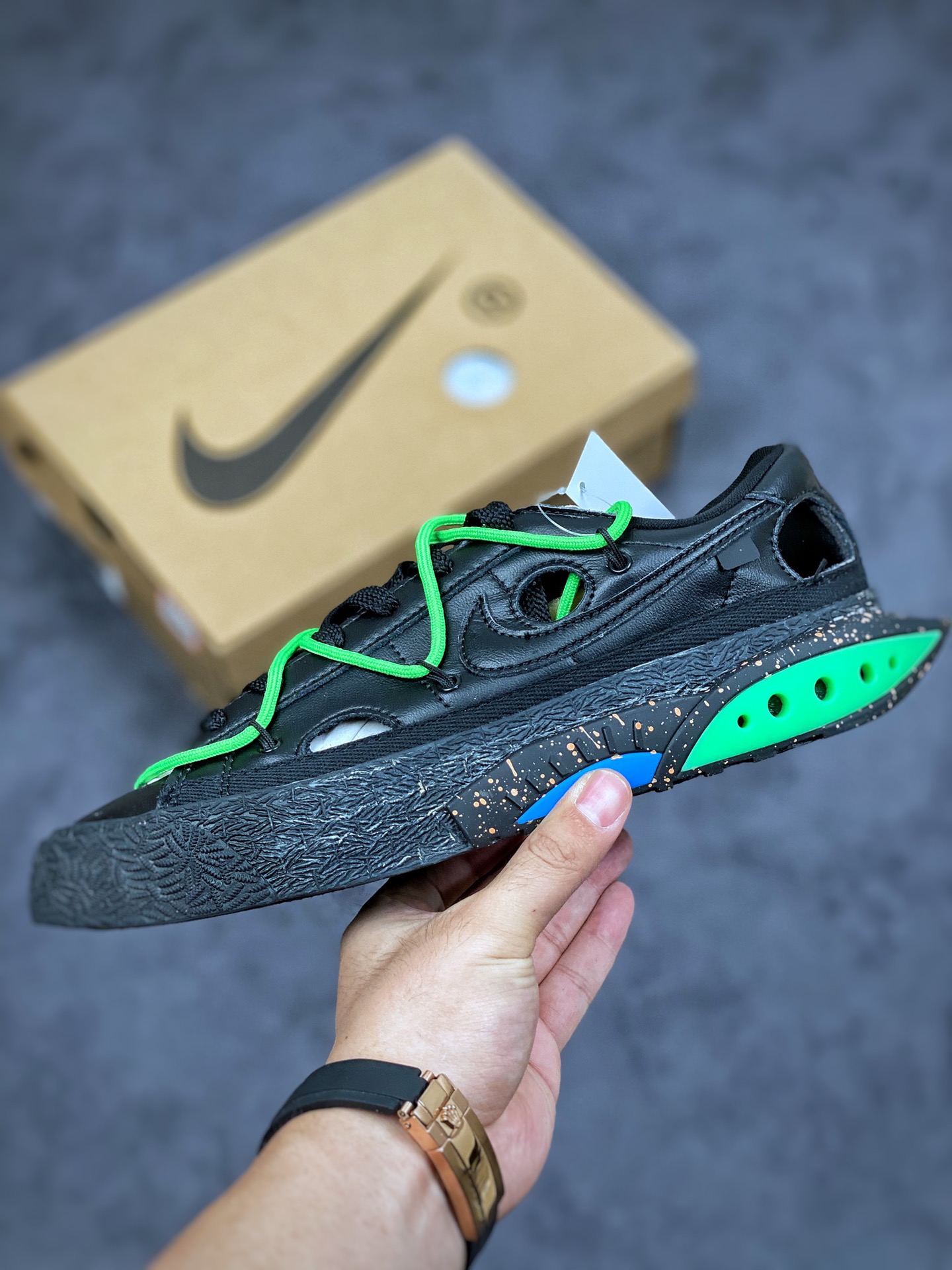 250  Off-White x Nike Blazer Low 黑色皮革鞋身搭配黑色皮Swoosh DH7863-001