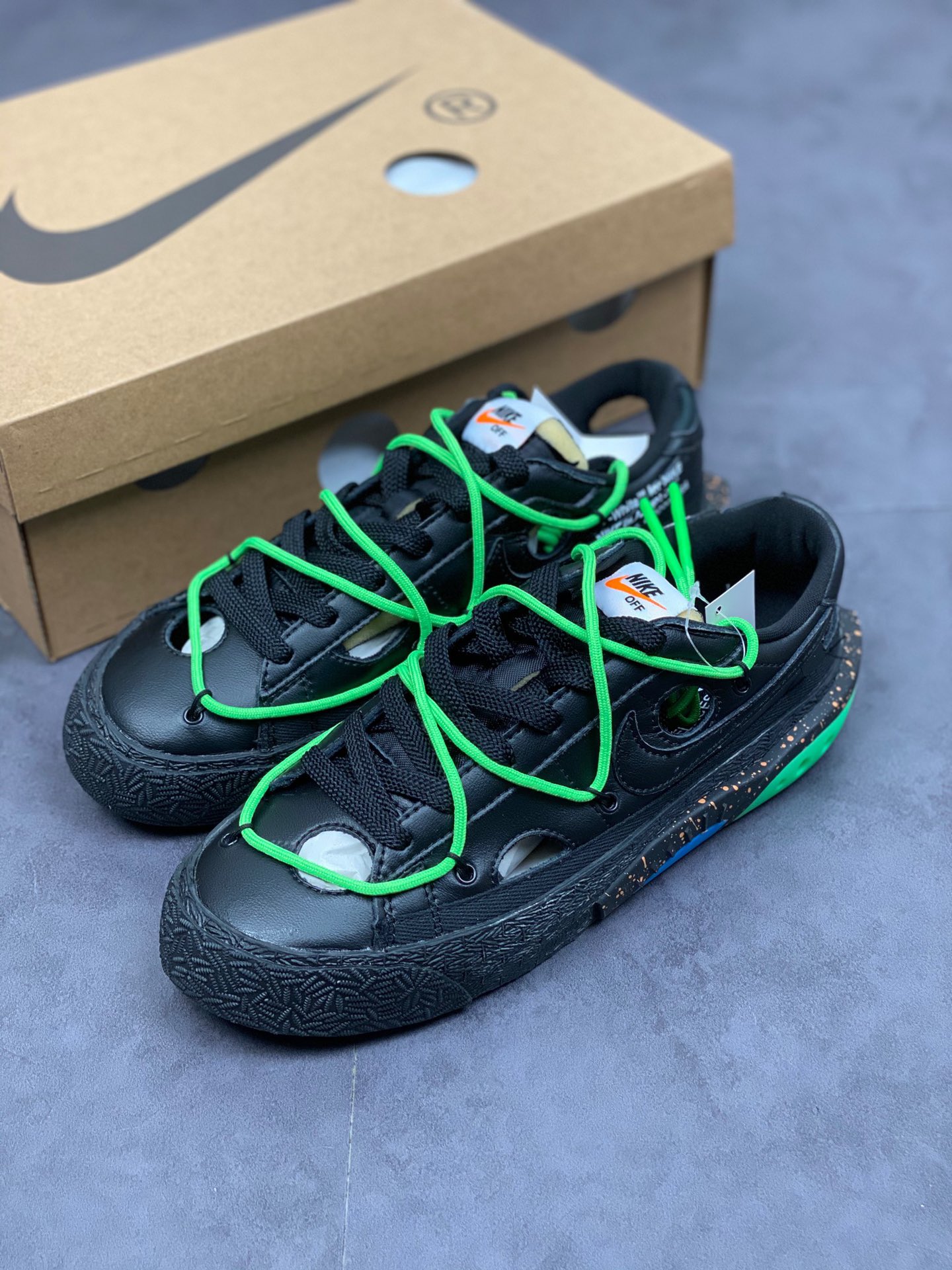 250  Off-White x Nike Blazer Low 黑色皮革鞋身搭配黑色皮Swoosh DH7863-001
