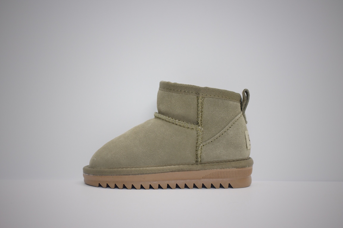 图片[4]-UGG经典低筒儿童雪地靴 尺码：25-37码 周冬雨同款经典超短靴❄️ 比其他更洋气更好搭配 内里加绒加厚，保暖舒适☁️ 暖暖过冬，不怕冻🦶-选品中心