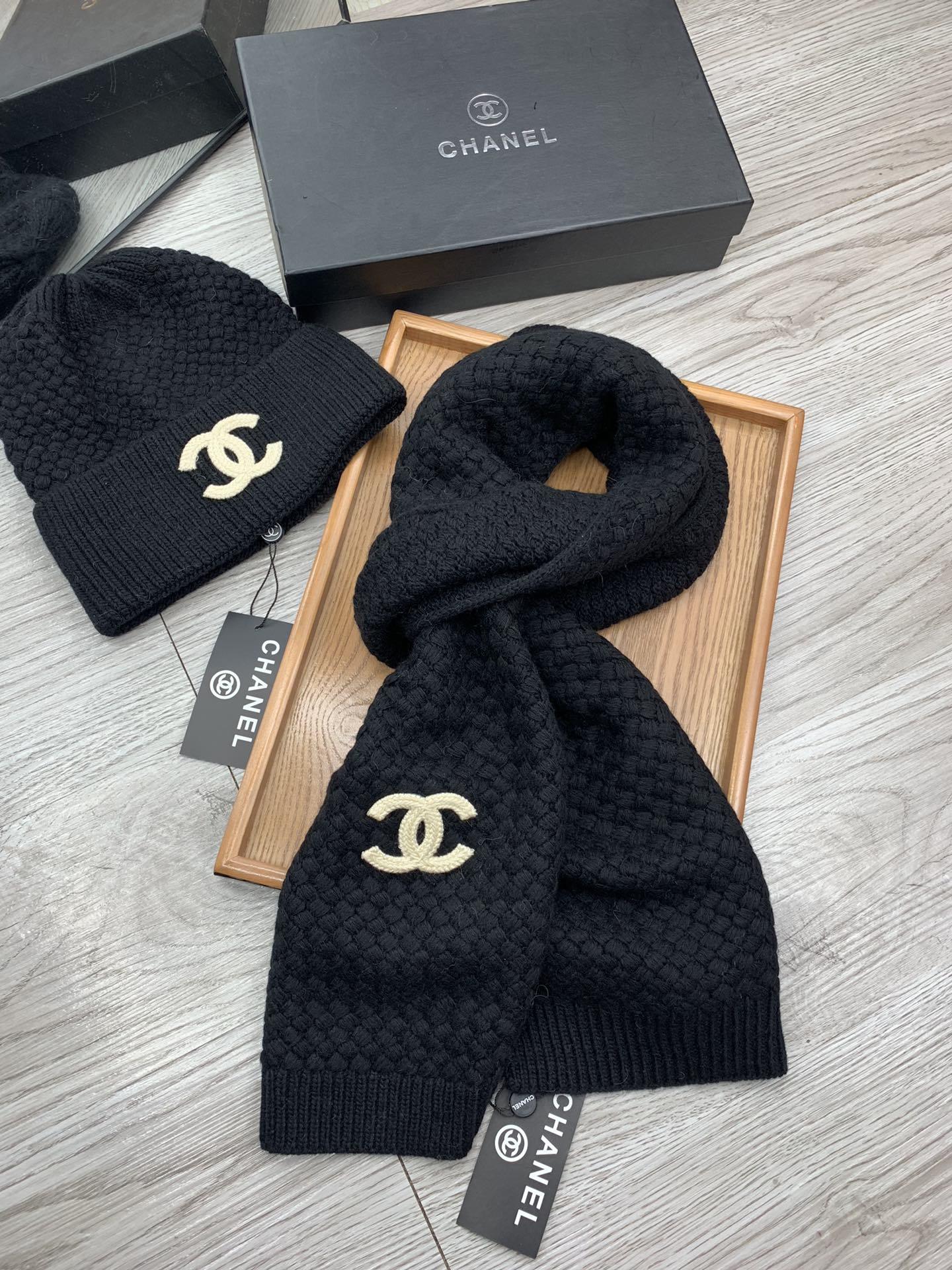 🌹。C家。【羊毛套装帽子】经典套装帽子!帽子➕围巾!材质:70%羊毛➕30%兔毛。暖暖哒超级舒服~冬日小