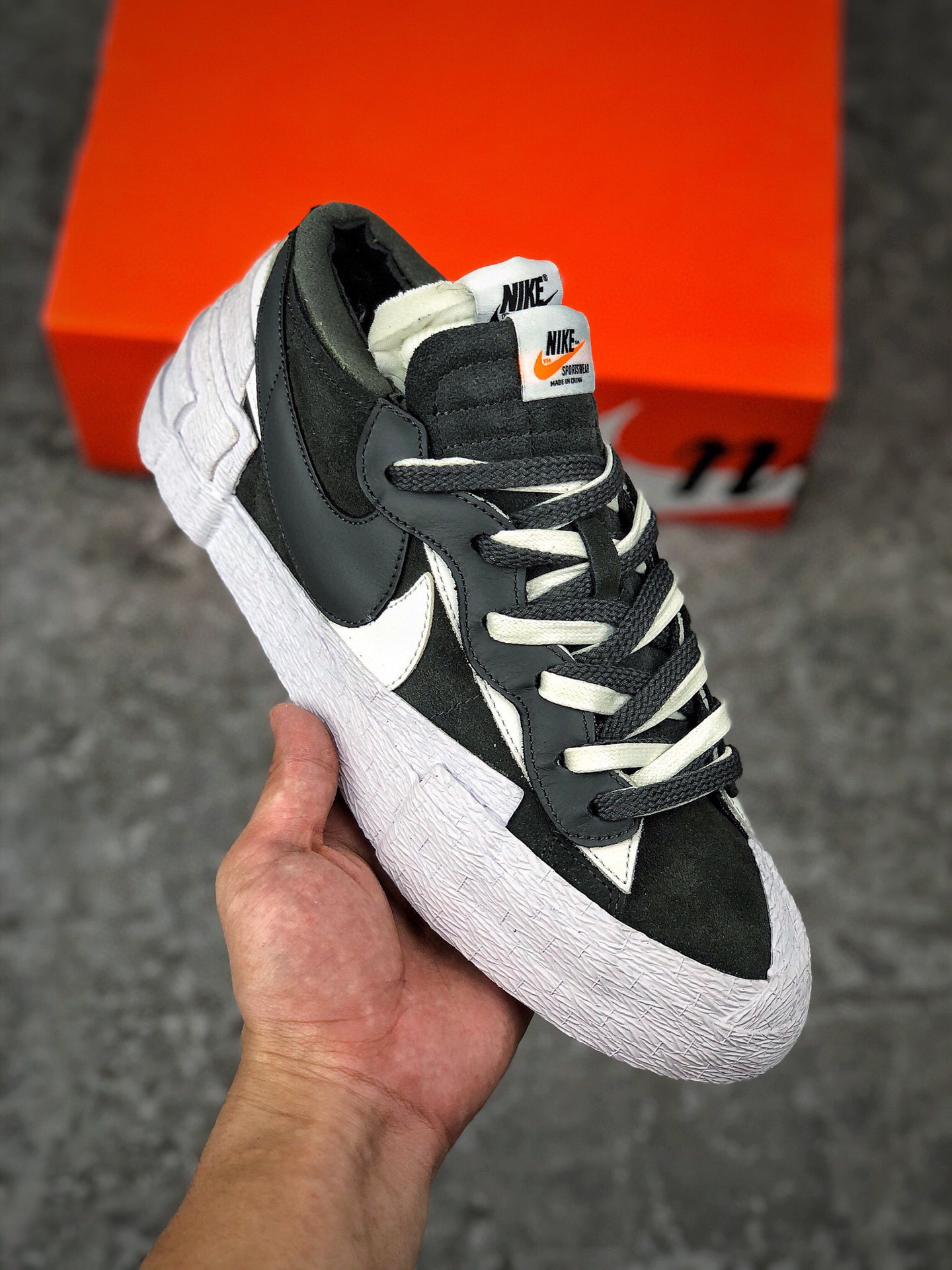 集合
福利特价 预热双十一
本地自取 支持放店
Sacai X NK Blazer Low Dunk
#原厂同工序铝楦硫化 非市面冷粘版本
#七层、双色围条 零色差纯手工贴合 
#全市场唯一正确大底色卡 含胶率配比
#原纸板 原厂铝制楦头打造 