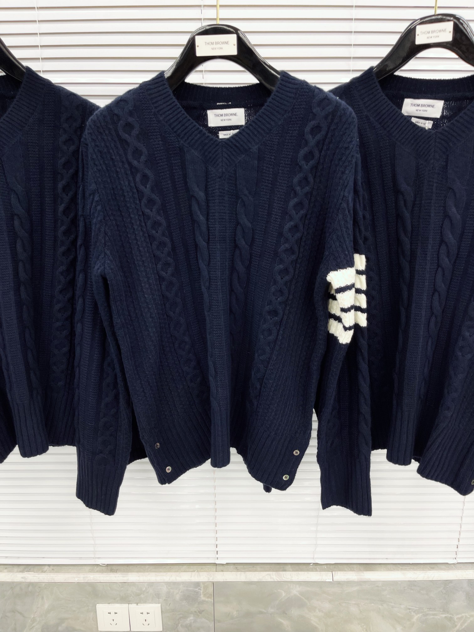 톰브라운 남성 가디건 143063 Thom Browne Cardigan 상세 이미지 3