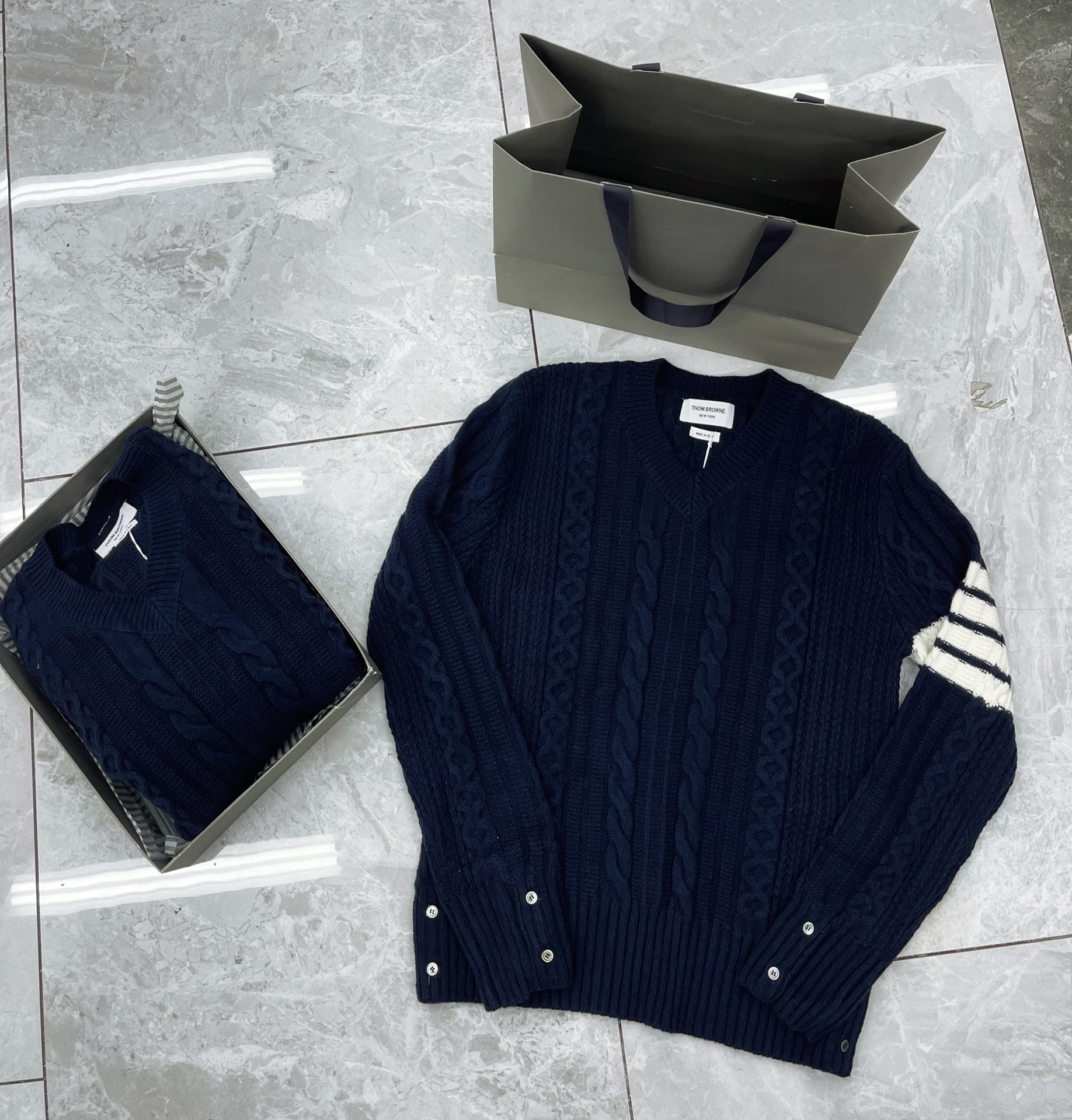 톰브라운 남성 가디건 143063 Thom Browne Cardigan 상세 이미지 8