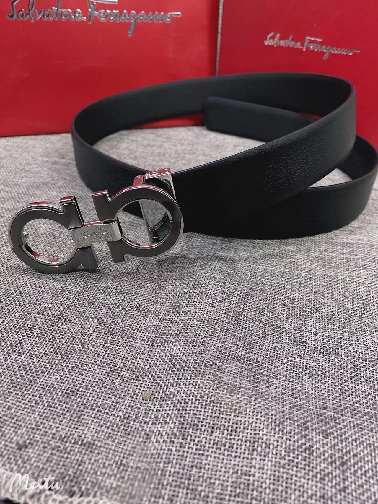 F家专柜新款搭配Gancini扣饰开