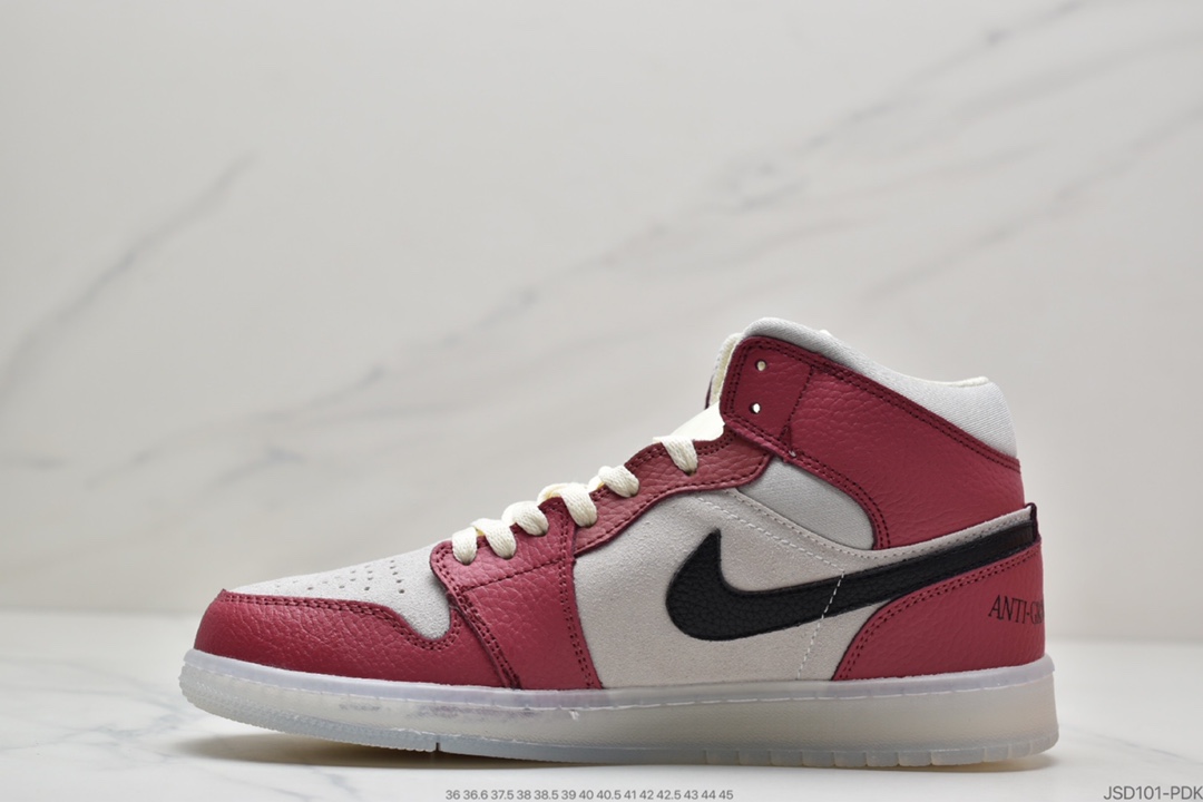 200 Air Jordan 1 Mid 凭借亮眼的配色DM9601-200