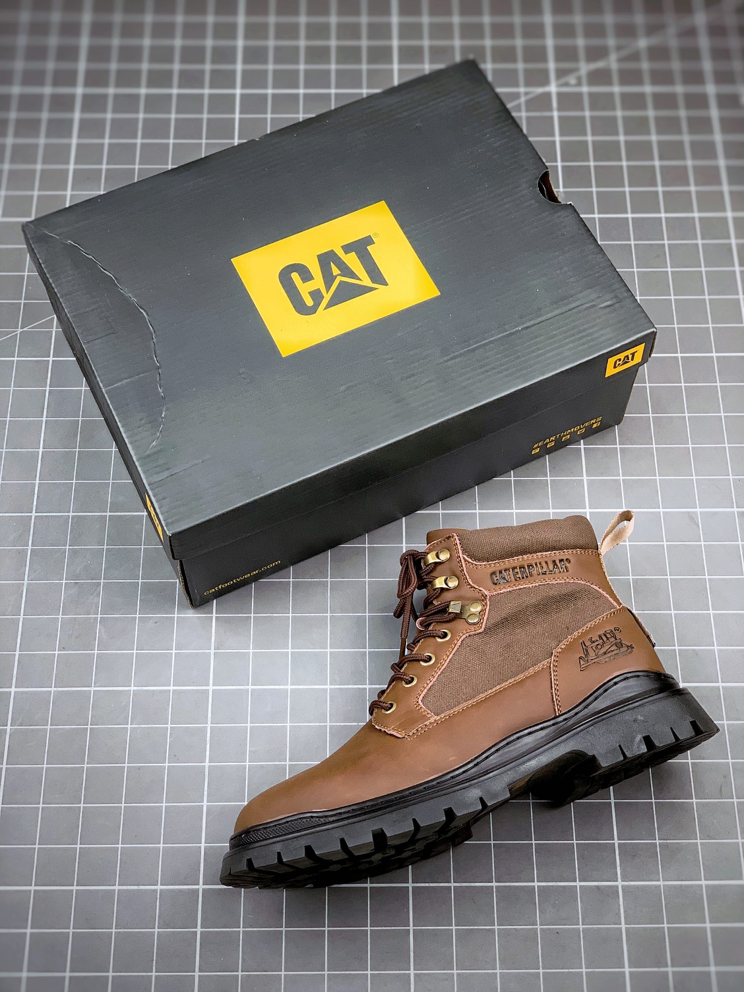 CAT Carter casual outdoor mid-top men's boots series wheat yellow black crystal bottom