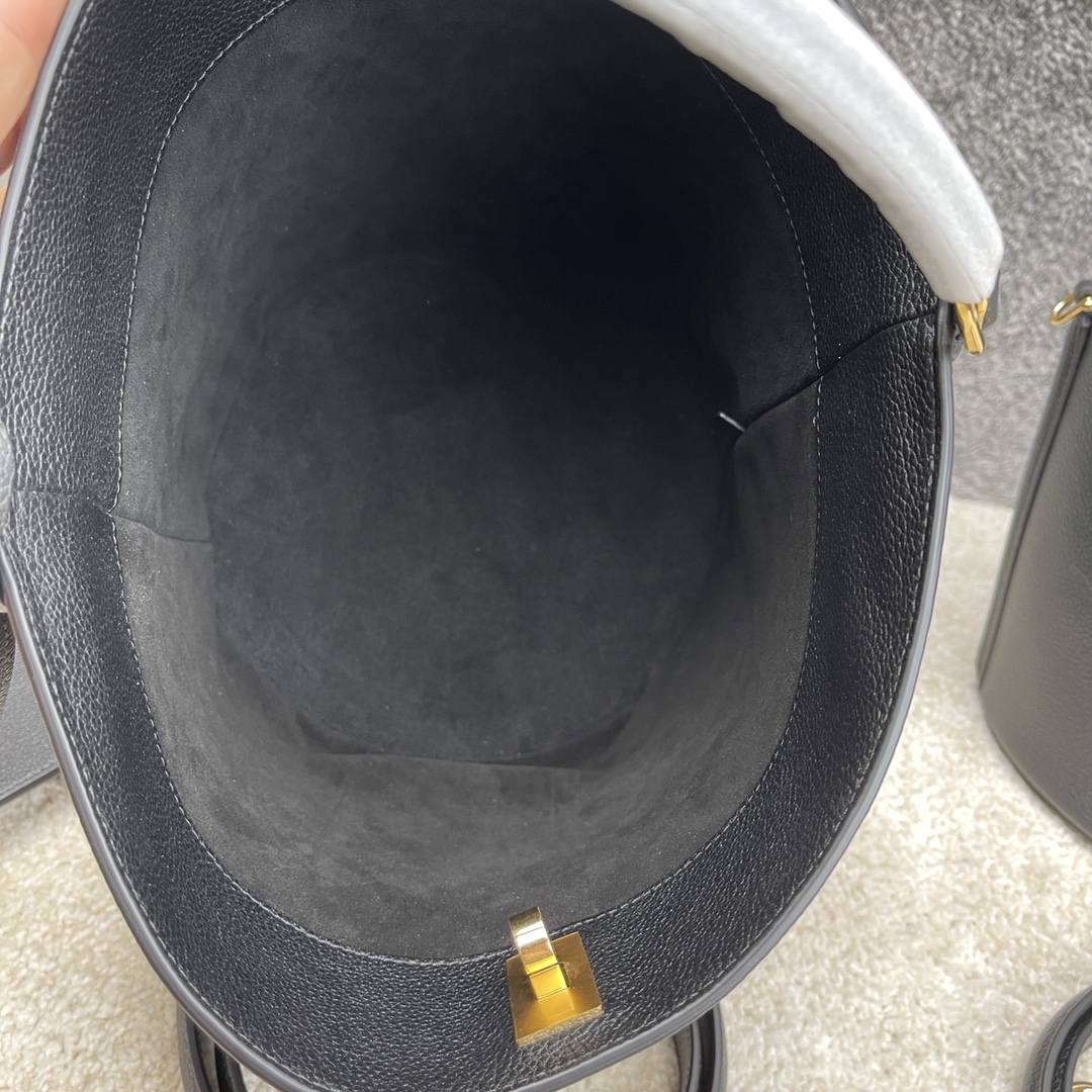 BUCKET 16 牛皮革手袋9 X 10 X 9英寸(23 X 25 X 23厘米)牛皮革衬里 : 织