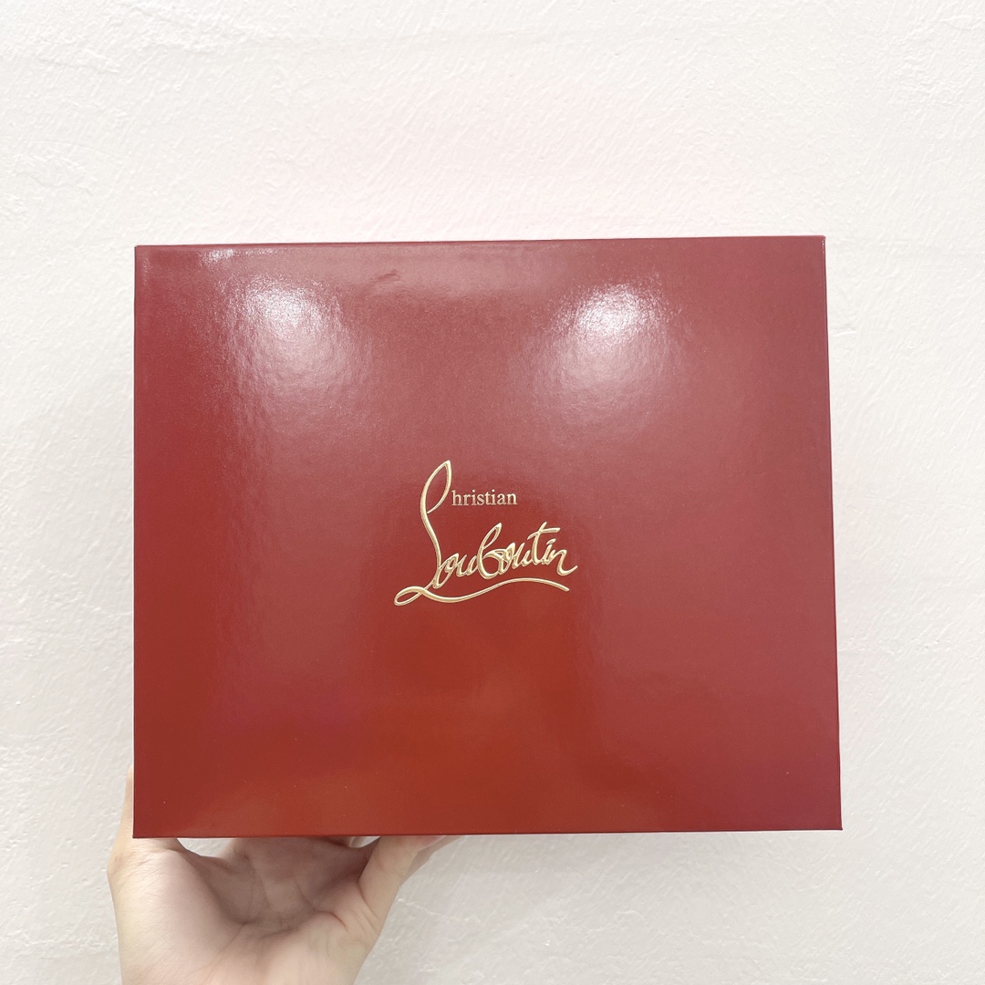 Christian Louboutin Gold Tube Lipstick Set - 505m, 502m, 215m - Perfect Gift 1 i1636019199 359 0