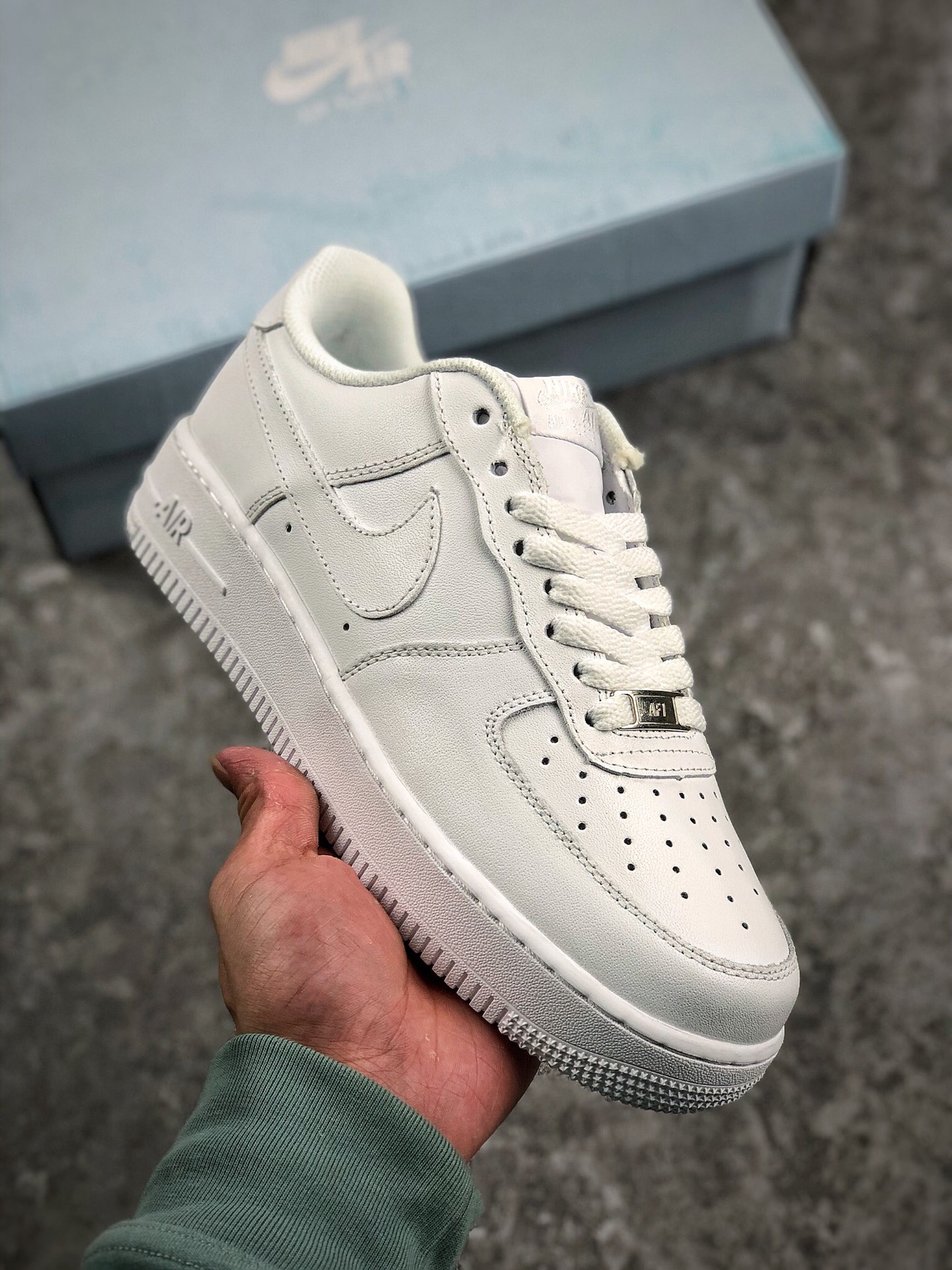 福利特价 冲刺双十一
本地自取 支持放店
 Nike Air Force 1 空军一号低帮板鞋 
#全身荔枝牛纹移膜革 内置全掌Air Sole气垫 全新改良机能=提拉设计后跟 放大LOGO印花镂空钩子内腰细节
尺码:36-45