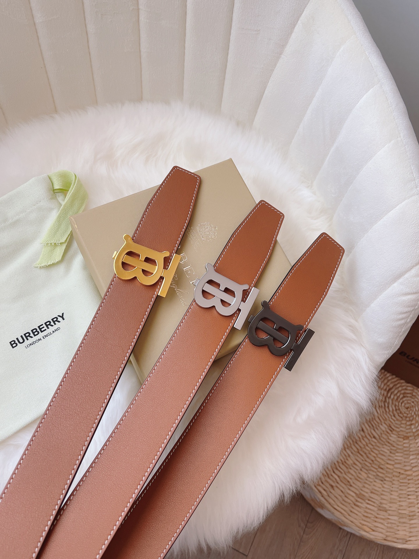 Burberry个性潮流款系列品牌始