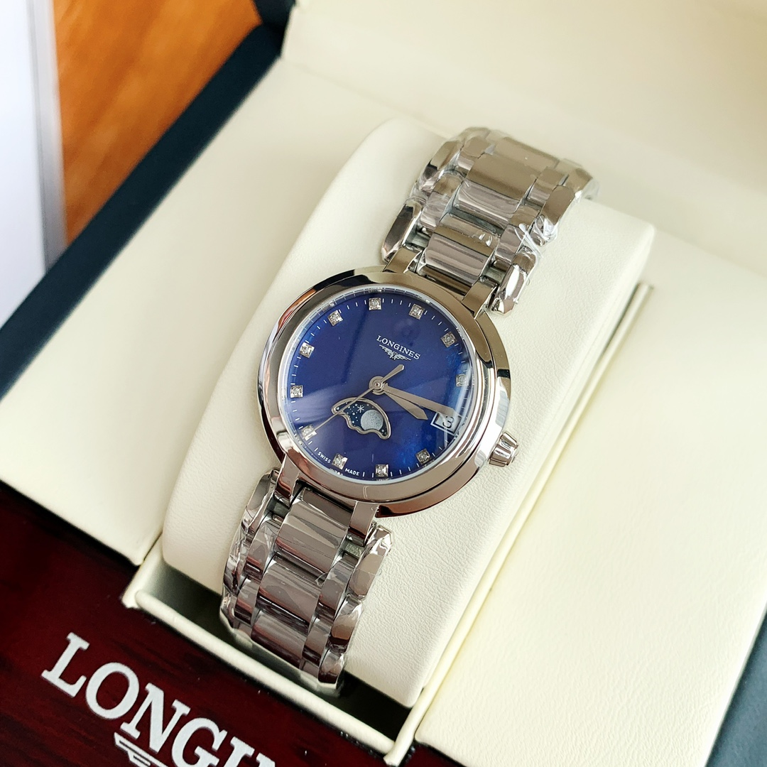批💰700配盒
现货 现货。独家新品上新!普通版本已流入市场,请谨慎购买!区别于我们单一个原装机芯就可以买他一个成品,更别说原厂壳套,镶嵌11VVS级真钻💎,支持专柜付费维修,浪琴心月系列L8.115.4.71.6月相腕表,优雅而至。璀璨星系中的一颗新星,精致简洁的蓝色贝母表盘,令腕表更加柔和,典雅别致的外观,与正品一致的月相功能。日月交替新的一天又开始了!腕表尺寸30.5mm,圆润的曲线式设计使得壳体别致精巧。举手投足之间,落落大方。每个表一个身份证号!四码合一,配置两个身份卡,一个吊牌均与底盖同步!
