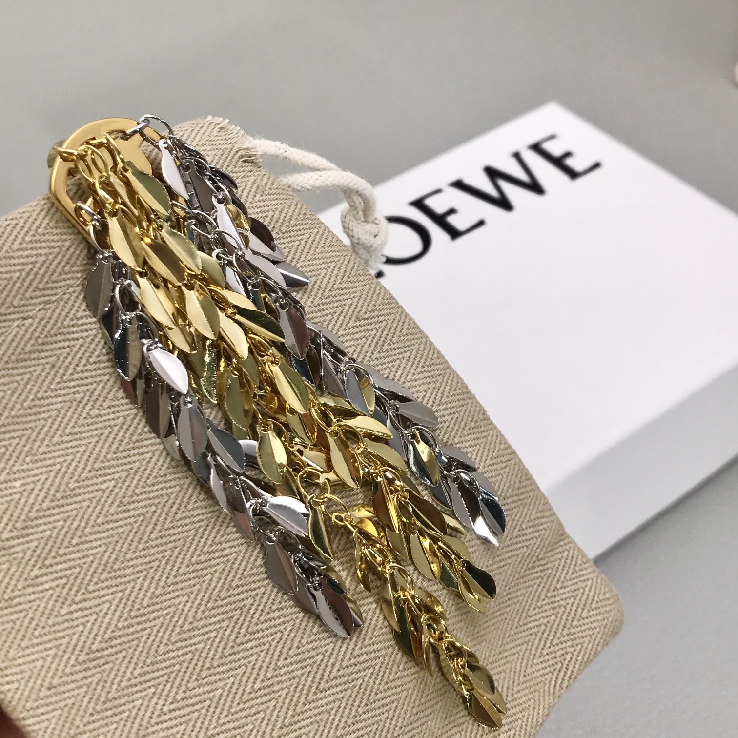 p125【我们出品】Z 💰3800❗️现货秒发!
L麦穗耳环,单只,黄铜材质,这个装饰性特别强,上身特别摇曳特别仙👍🏻👍🏻非常的重工,上边5条麦穗全部纯手工制作,耳塞也是特别定制的独家耳塞款,非常的重工👍🏻👍🏻