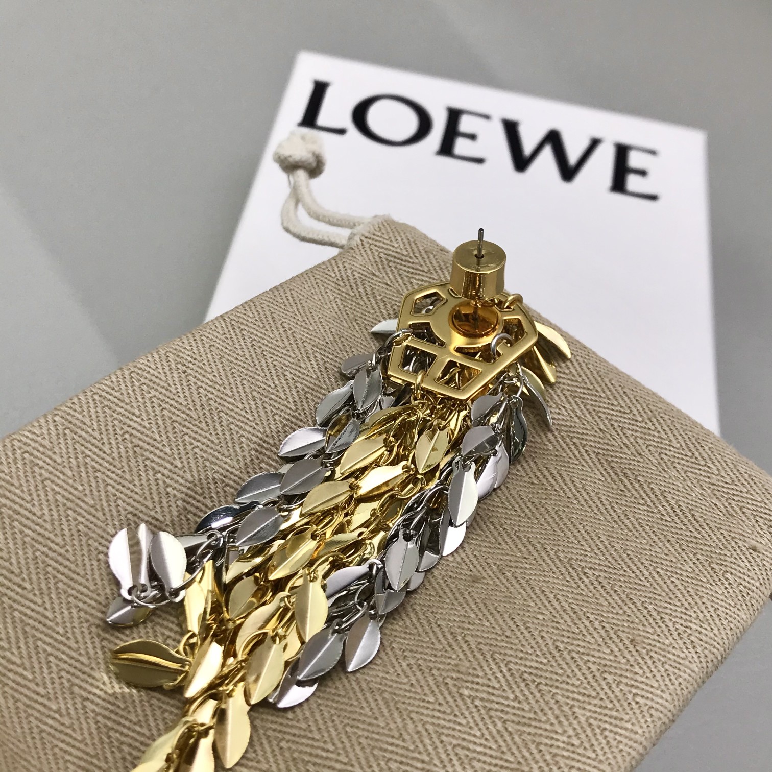 p125【我们出品】Z 💰3800❗️现货秒发!
L麦穗耳环,单只,黄铜材质,这个装饰性特别强,上身特别摇曳特别仙👍🏻👍🏻非常的重工,上边5条麦穗全部纯手工制作,耳塞也是特别定制的独家耳塞款,非常的重工👍🏻👍🏻