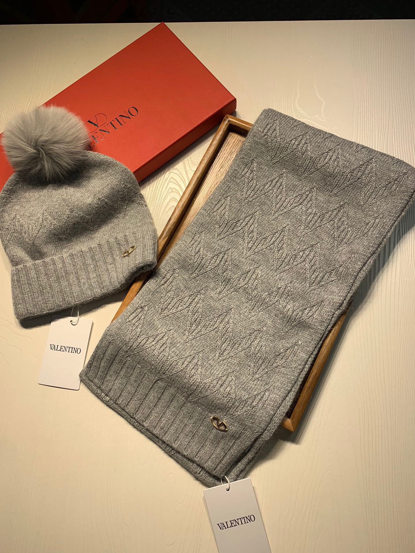 [Valentino Hats] Valentino [Wool suit hat with fox fur ball] Classic suit hat