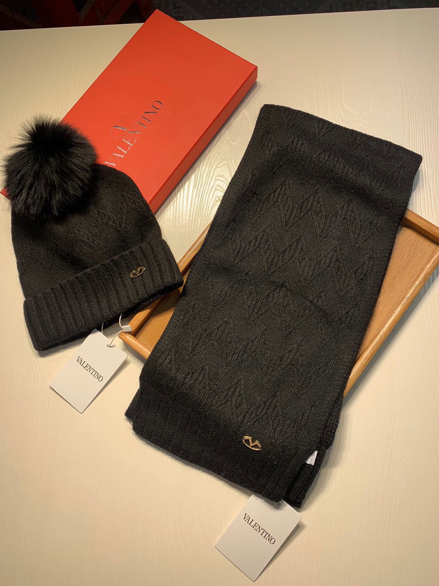 [Valentino Hats] Valentino [Wool suit hat with fox fur ball] Classic suit hat