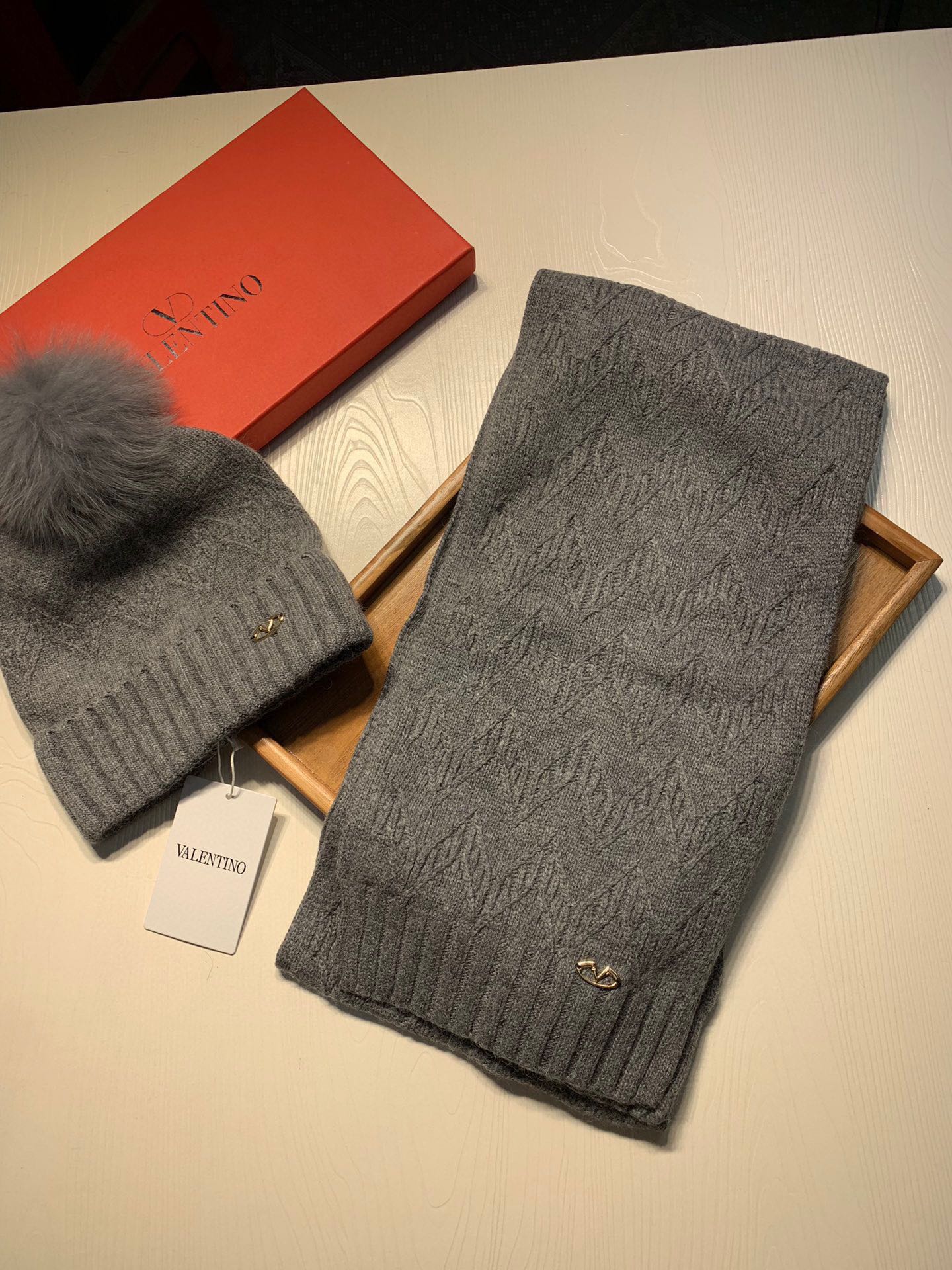 [Valentino Hats] Valentino [Wool suit hat with fox fur ball] Classic suit hat