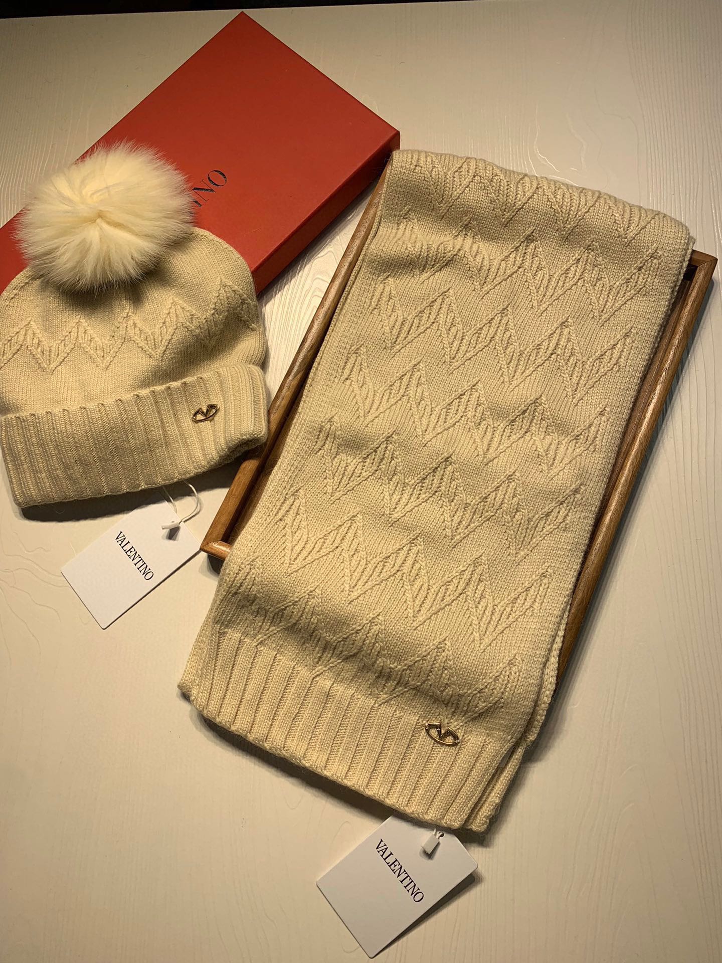 [Valentino Hats] Valentino [Wool suit hat with fox fur ball] Classic suit hat