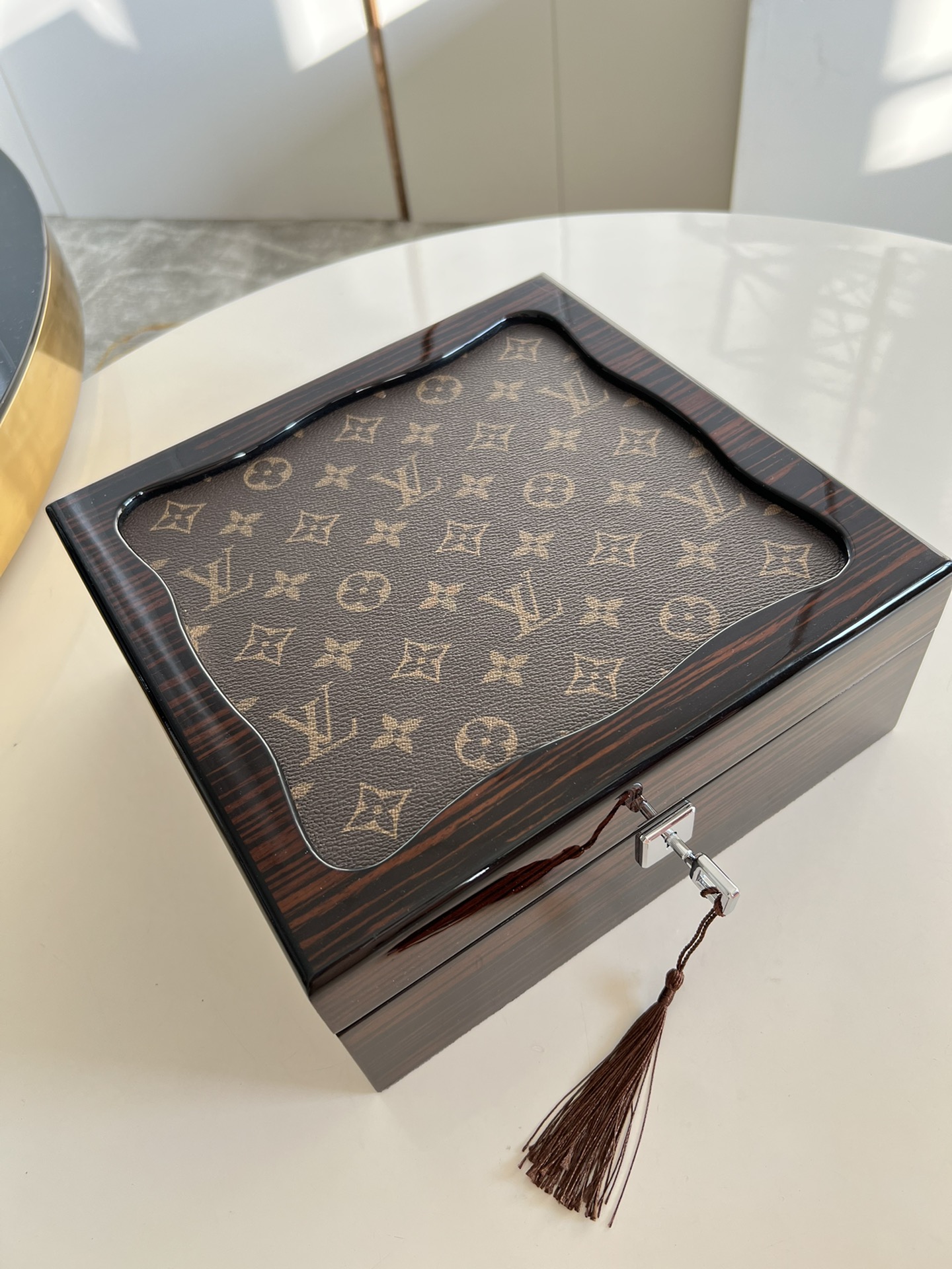 NO:397971,[Exclusive real shot multi-function 4-grid storage box] Solid wood multi-function watch box Customized version Exquisite craftsmanship Warm reminder This model does not match packaging No quality issues No return and exchange Reward price, LV [original leather], louis vuitton19860909【独家实拍多功能4格收纳盒】实木多功能表盒 定制版版本 工艺精湛 温馨提示 此款不配包装 无质量问题不退换 回馈价,LV【原厂皮】,louis vuitton,Bag